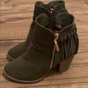 Size 9 love mark booties